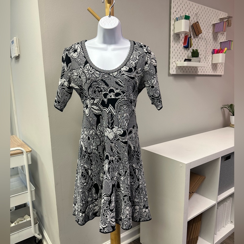 M Missoni Floral Zigzag Intarsia Dress Fit Flare Scoop Neck Black Cream SZ 46/XL - Picture 3 of 8
